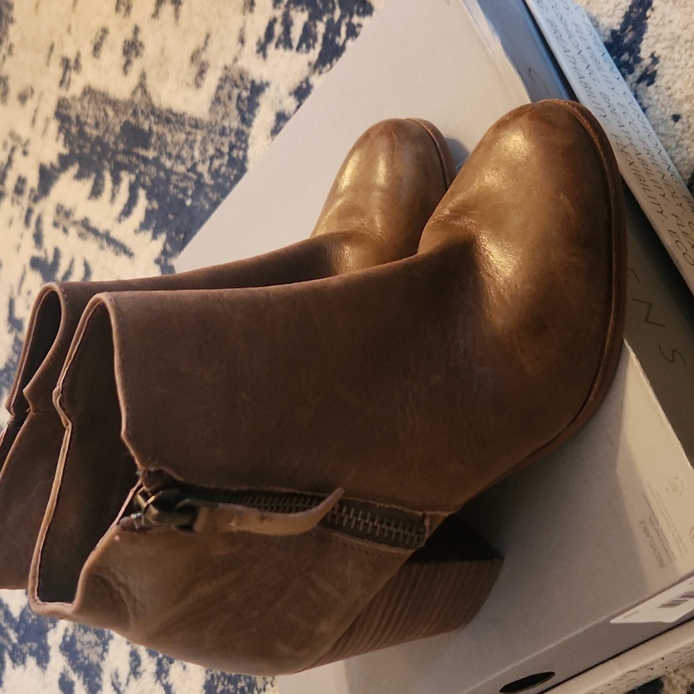 Gianni Bini Leather ankle boots